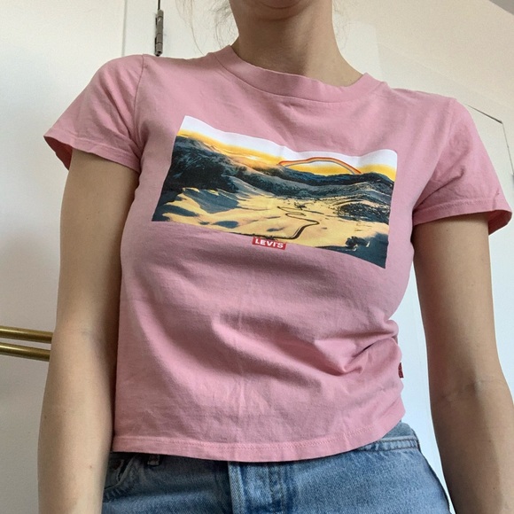 Levi’s Graphic-T Crop Top - Picture 4 of 7